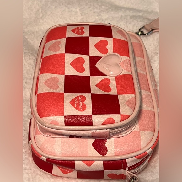 💕Host Pick💕Betsey Johnson Pink Checker Heart Crossbody Bag - Picture 3 of 15